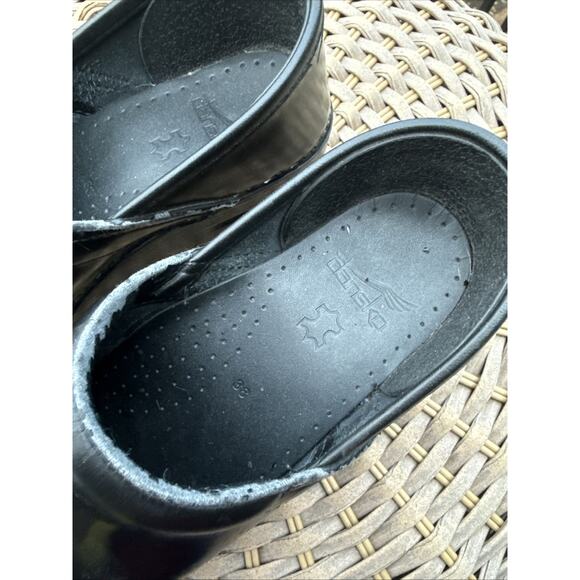 Dansko Women’s 38 US 7 Clogs Black Leather Shoes Slip On Comfort Arch Support - Picture 5 of 15